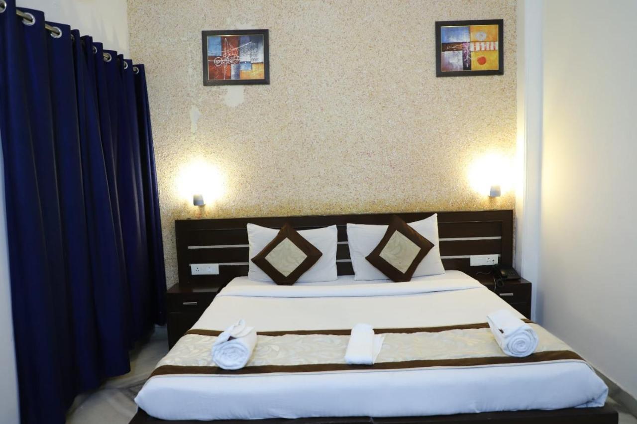 Hotel Tara Palace By Goyal Hoteliers アーグラ エクステリア 写真