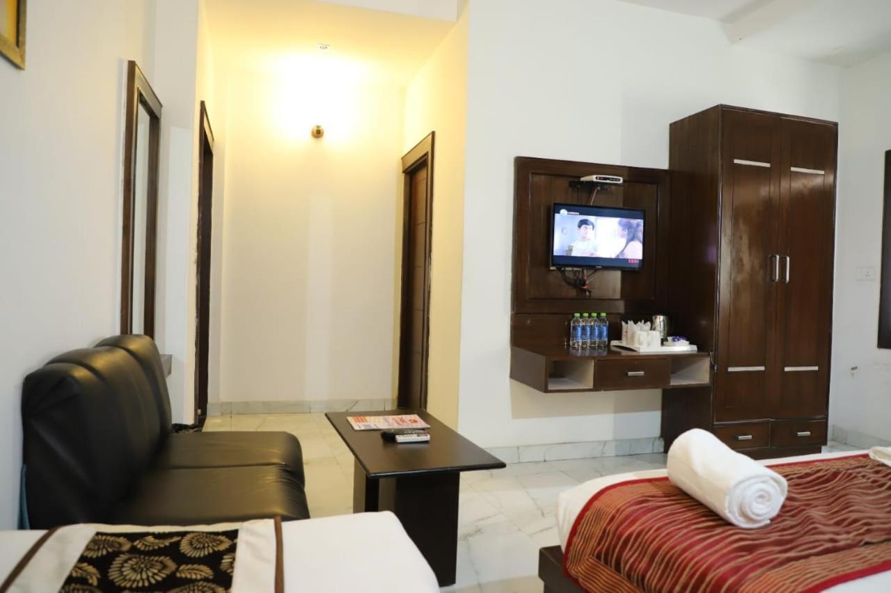 Hotel Tara Palace By Goyal Hoteliers アーグラ エクステリア 写真