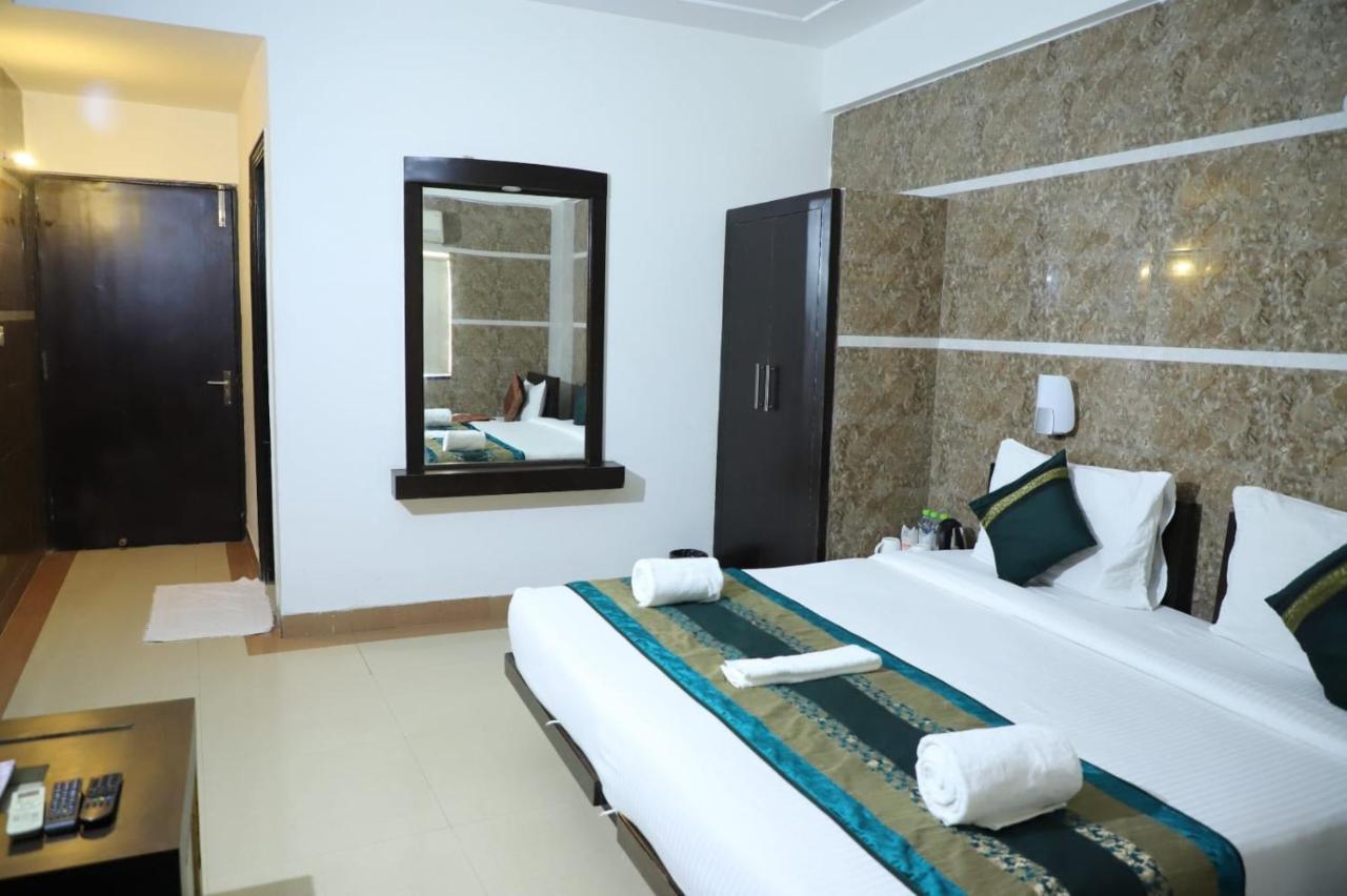 Hotel Tara Palace By Goyal Hoteliers アーグラ エクステリア 写真