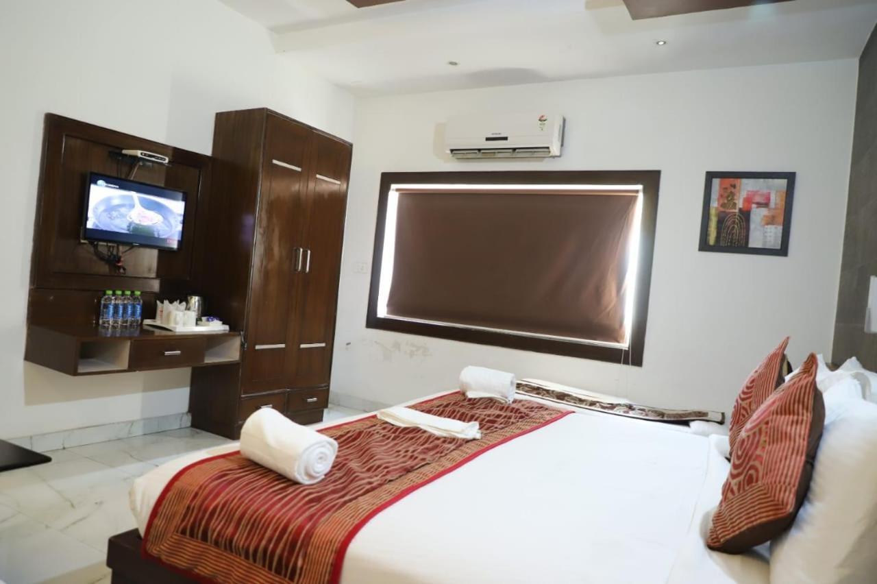 Hotel Tara Palace By Goyal Hoteliers アーグラ エクステリア 写真