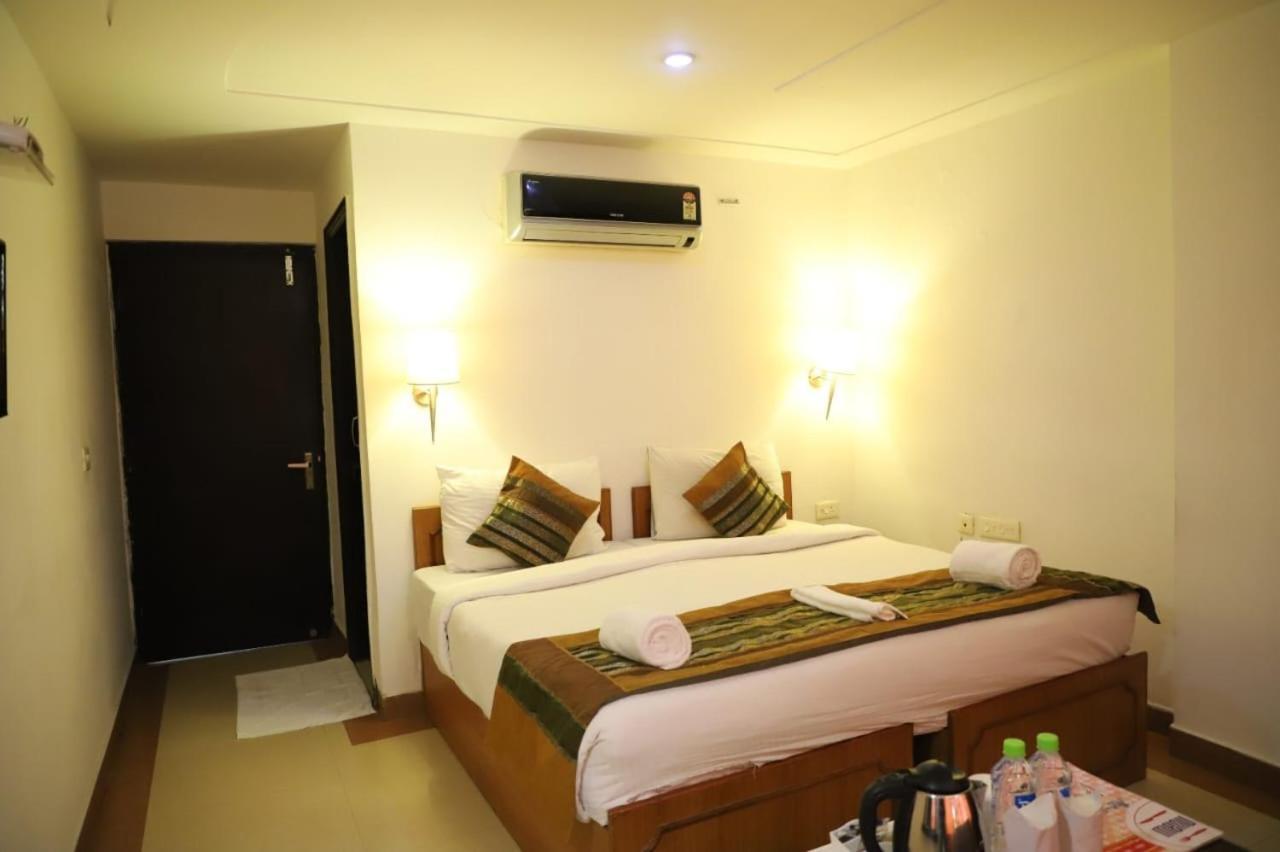 Hotel Tara Palace By Goyal Hoteliers アーグラ エクステリア 写真