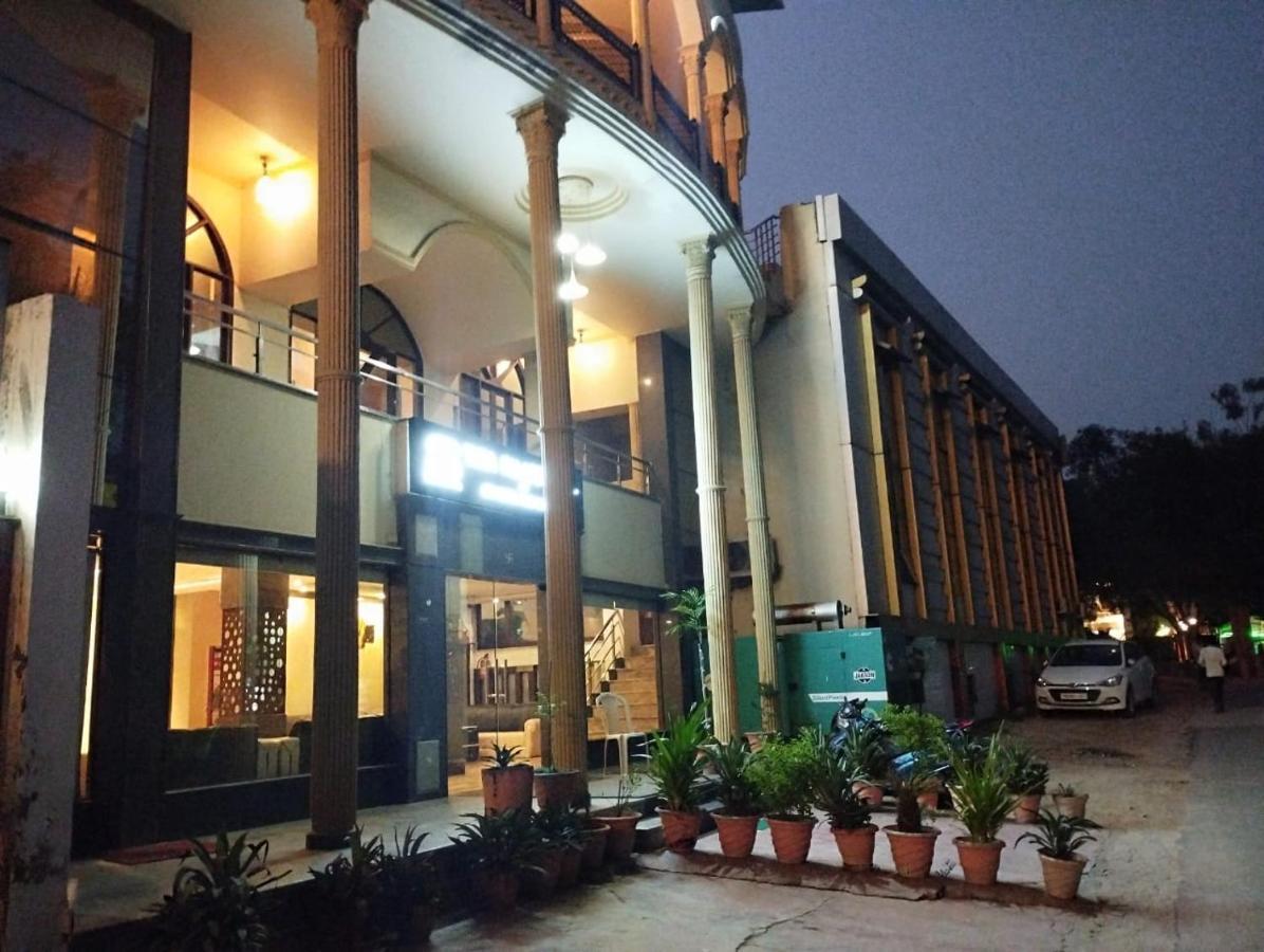Hotel Tara Palace By Goyal Hoteliers アーグラ エクステリア 写真