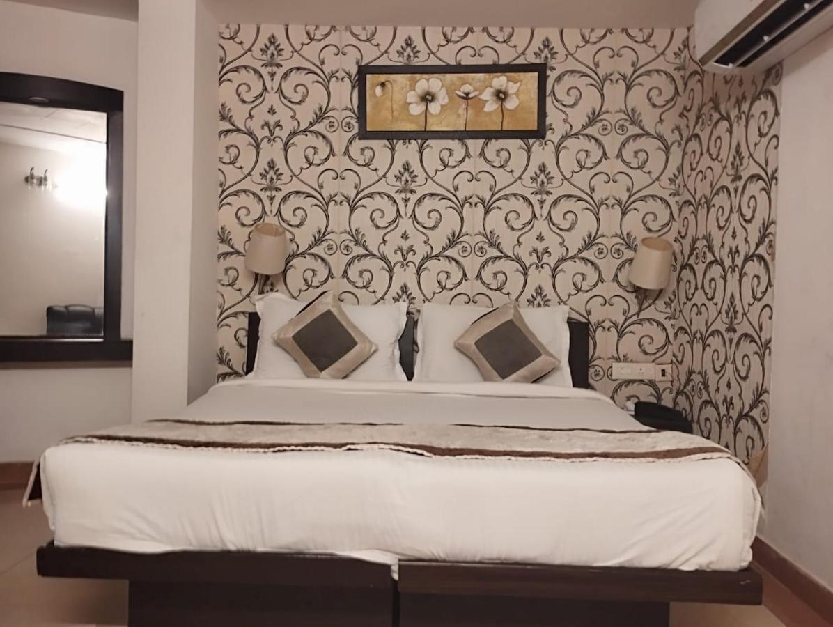 Hotel Tara Palace By Goyal Hoteliers アーグラ エクステリア 写真