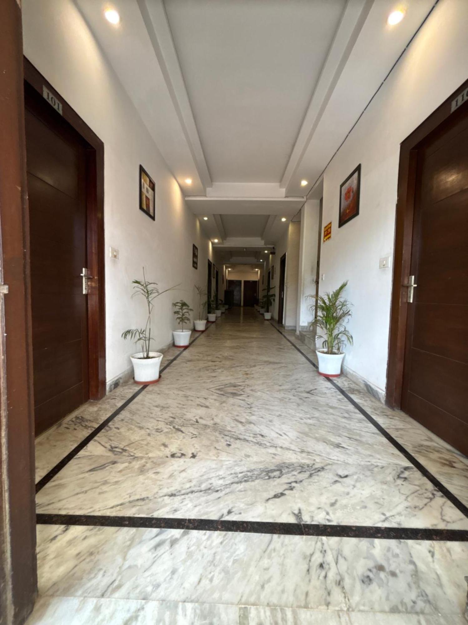 Hotel Tara Palace By Goyal Hoteliers アーグラ エクステリア 写真
